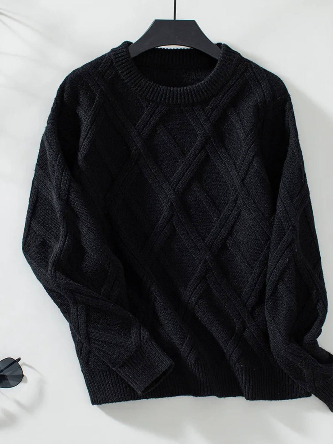 Round Neck Diamond Pattern Sweater