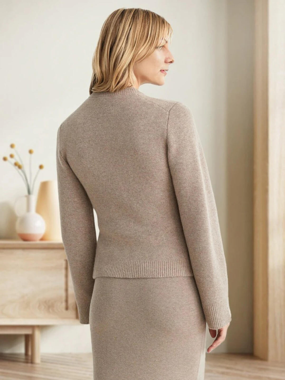 Elegant Cardigan with Button Collar