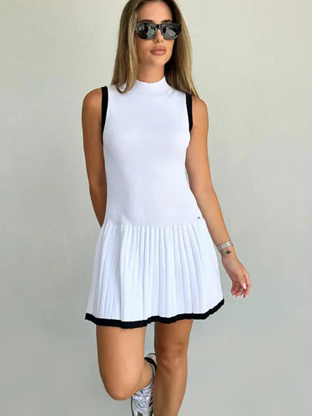 Women's Sexy Round Neck Pleated High-Waist Sleeveless Dress